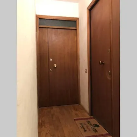 Bilocale Moderno In Pieno Centro アパート